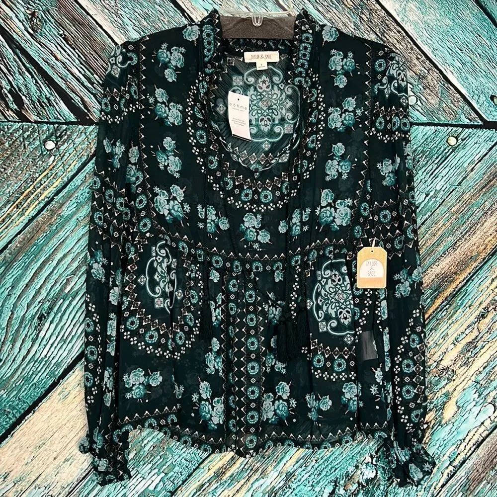 * Taylor & Sage teal print long sleeve blouse